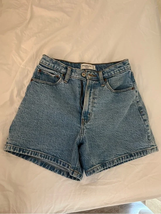 Abercrombie & Fitch Light Blue Dad Shorts - Picture 1 of 3